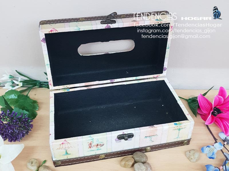 Interior de caja pañuelos madera